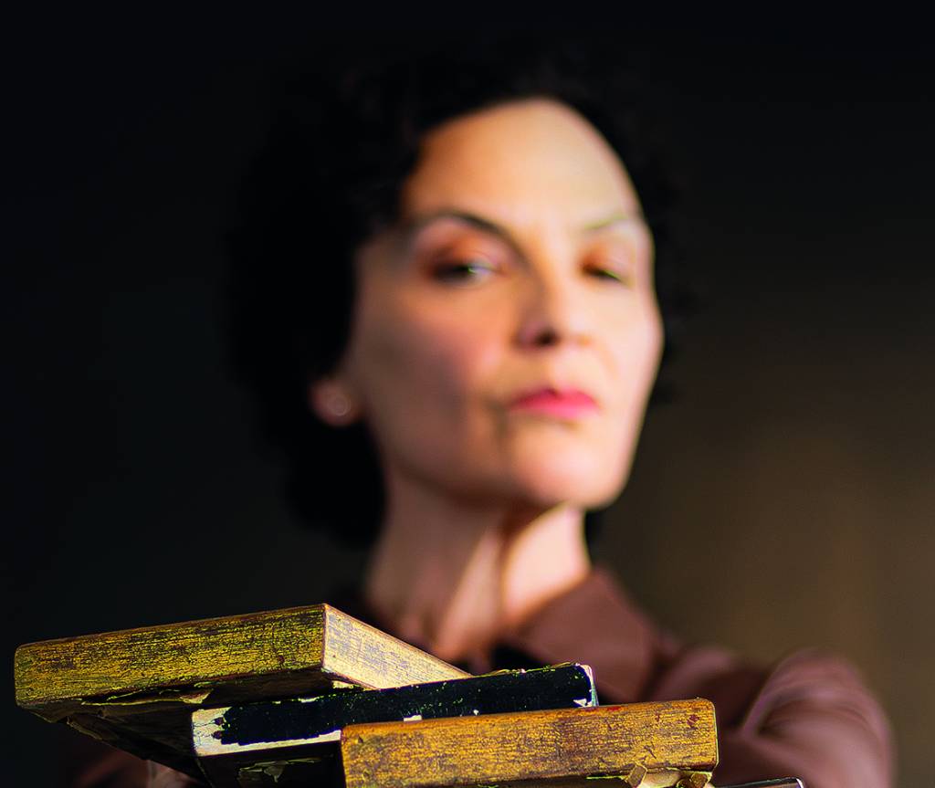 Monólogo aborda luto de mãe que perdeu o filho na pandemia e as Diretas Já