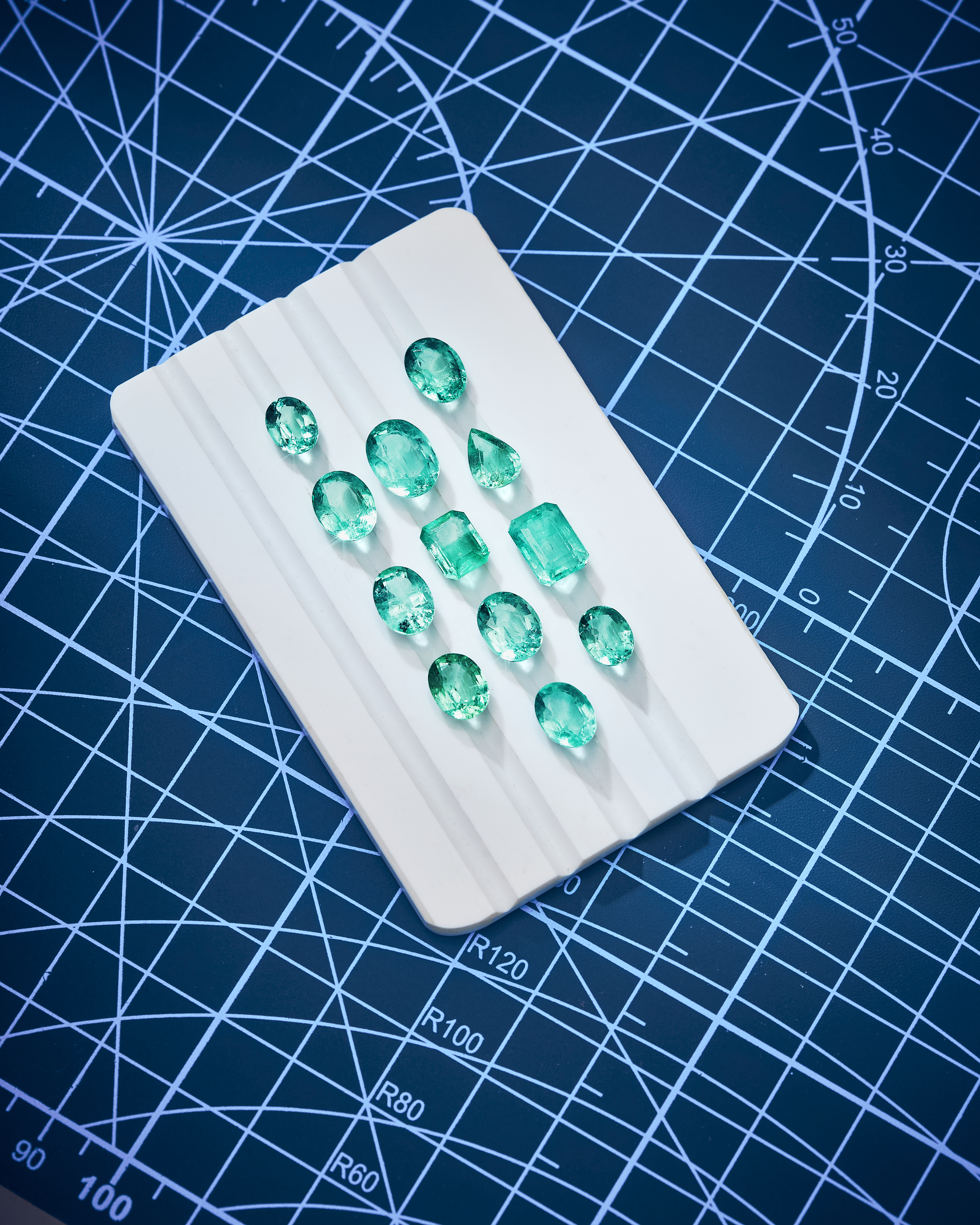 Joias, piercings e ateli&ecirc;