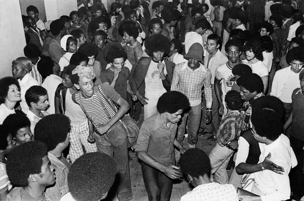 Nova exposição do Museu da Língua Portuguesa conta a história do funk