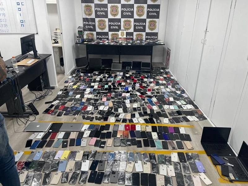 Polícia Civil faz operação contra receptadores de celulares roubados em SP
