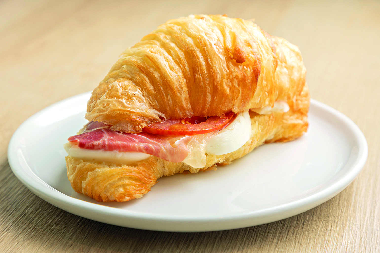 sanduiche de croissant  Preseunto cru _ Crio caf&eacute;