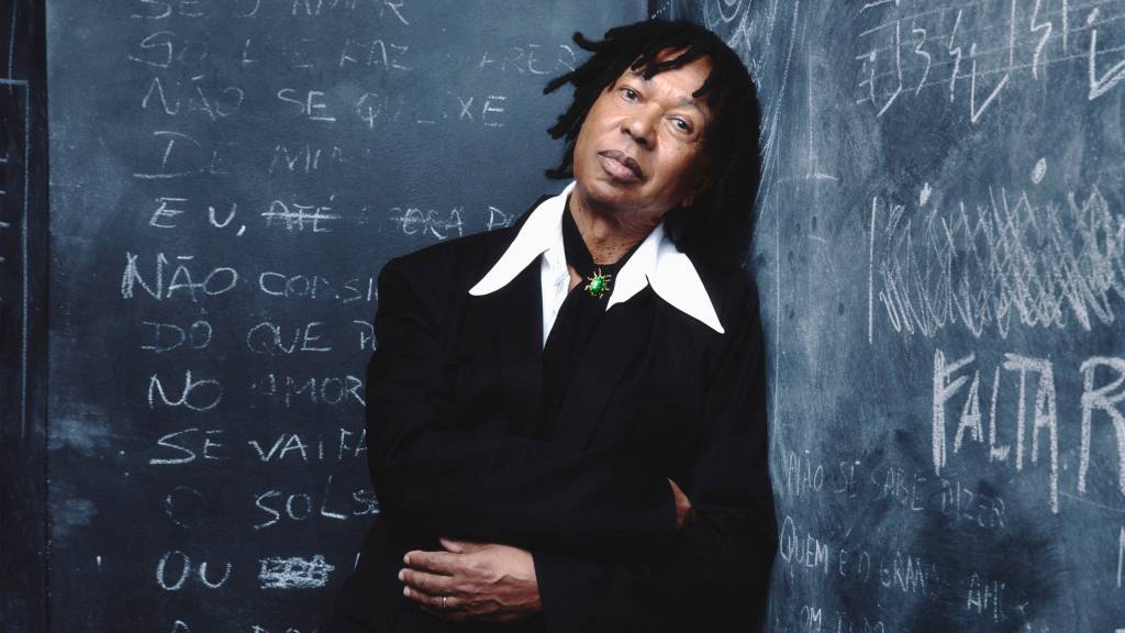 Djavan homenageia Michael Jackson em disco e anuncia turnê por estádios
