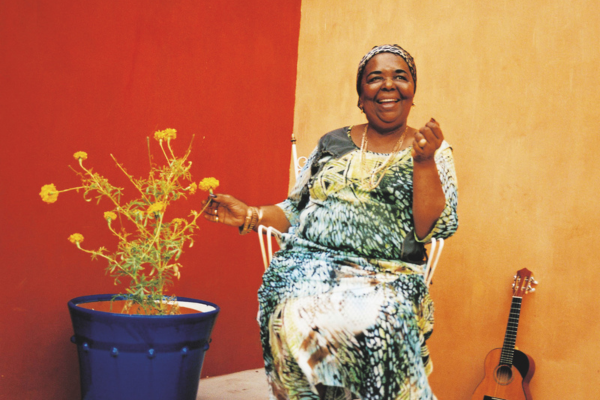 Um mergulho na música e cultura de Cabo Verde, e suas conexões com o Brasil