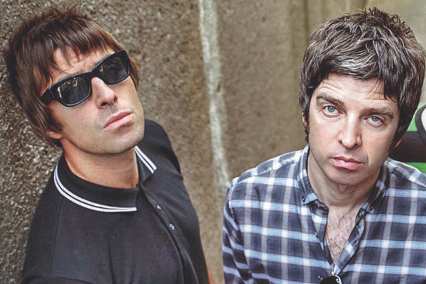 Liam e Noel Gallagher: irmãos e líderes da banda Oasis