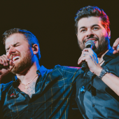 Dupla sertaneja Zé Neto & Cristiano faz show no Villa Country