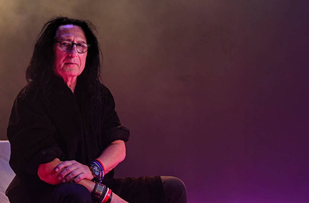 Gerald Thomas revê a história da humanidade em ‘Sabius, os Moleques’