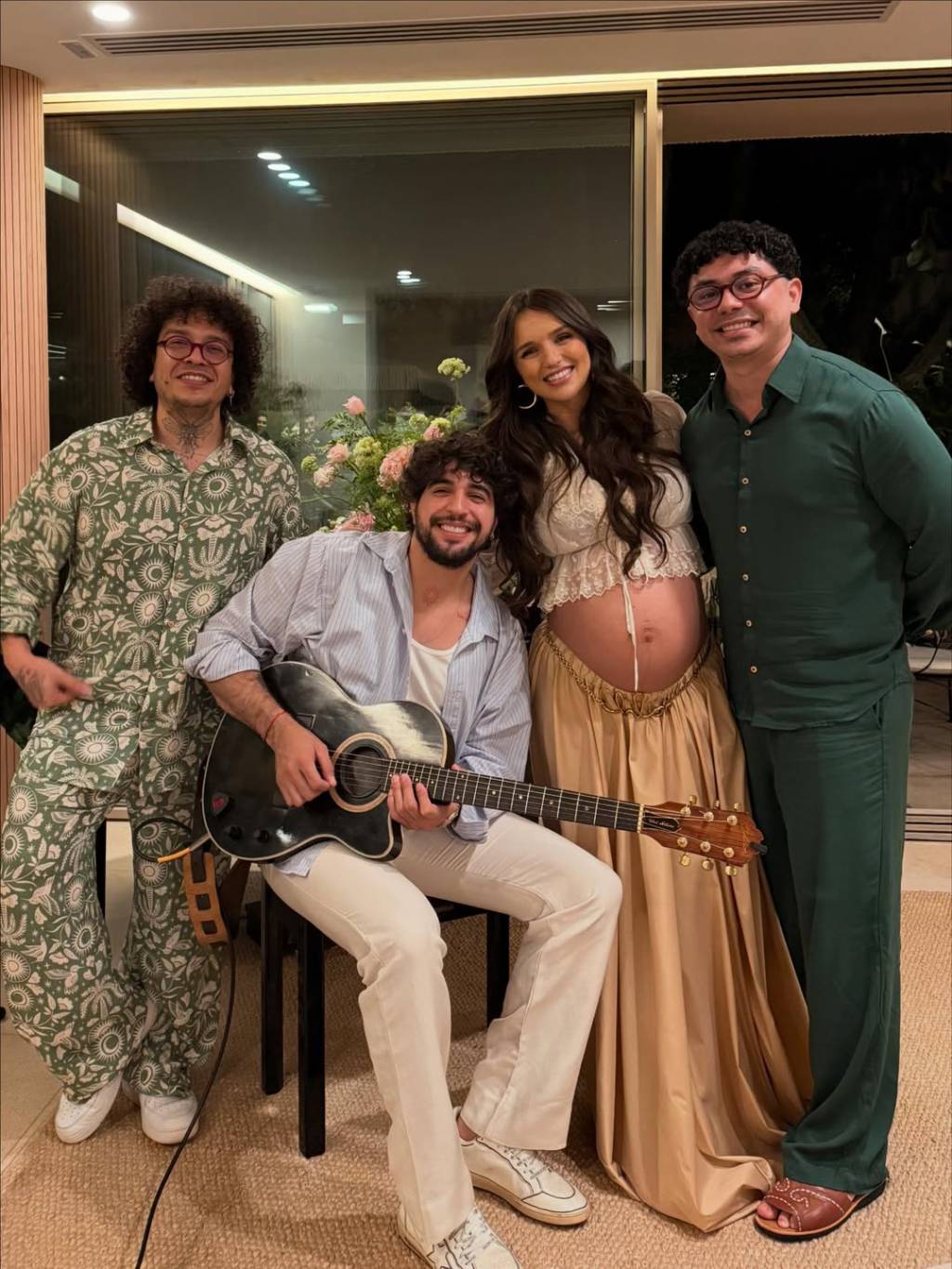 Rafa Kalimann e Nattan fazem chá da bebê Zuza em SP