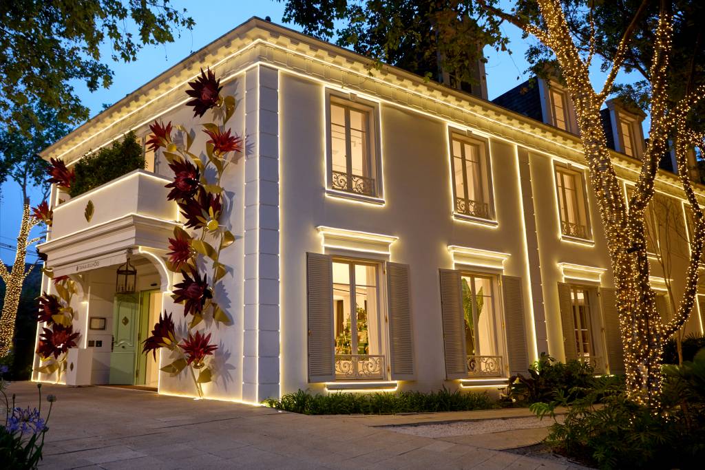 Tania Bulhões inaugura decoração natalina nos Jardins