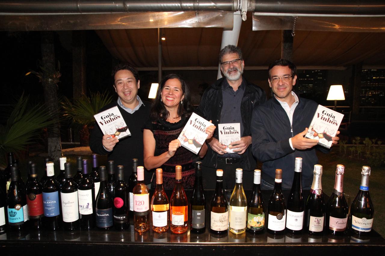 Suzana Barelli, Marcel Miwa, Beto Gerosa e Ricardo Cesar: jornalistas responsáveis pelo Guia dos Vinhos