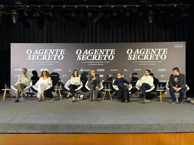 Coletiva de 'O Agente Secreto', com Wagner Moura, Alice Carvalho, Emilie Lesclaux, Kleber Mendonça Filho, Tânia Maria, Gabriel Leone e Roberto Sadovski
