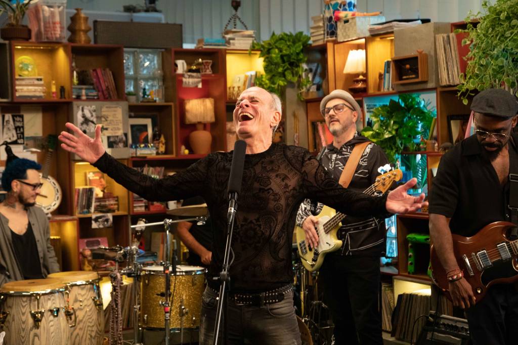 Ney Matogrosso canta Rita Lee e Secos & Molhados no Tiny Desk Brasil