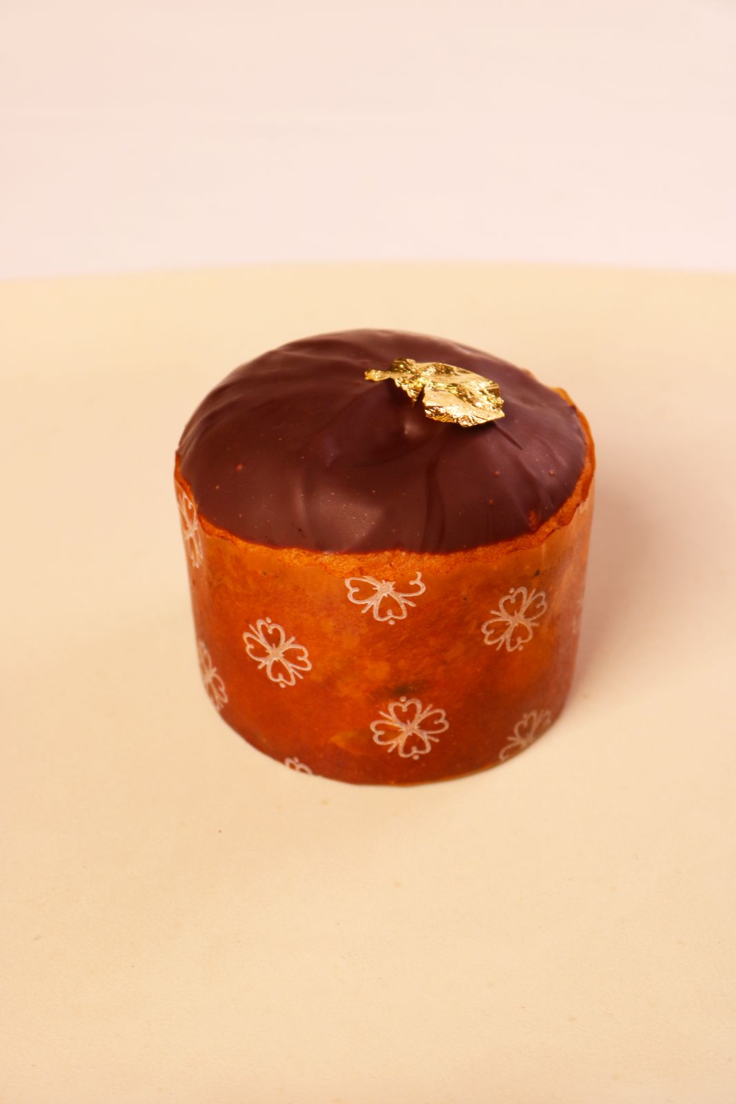 Hanami: panetone de frutas com ganache de yuzu