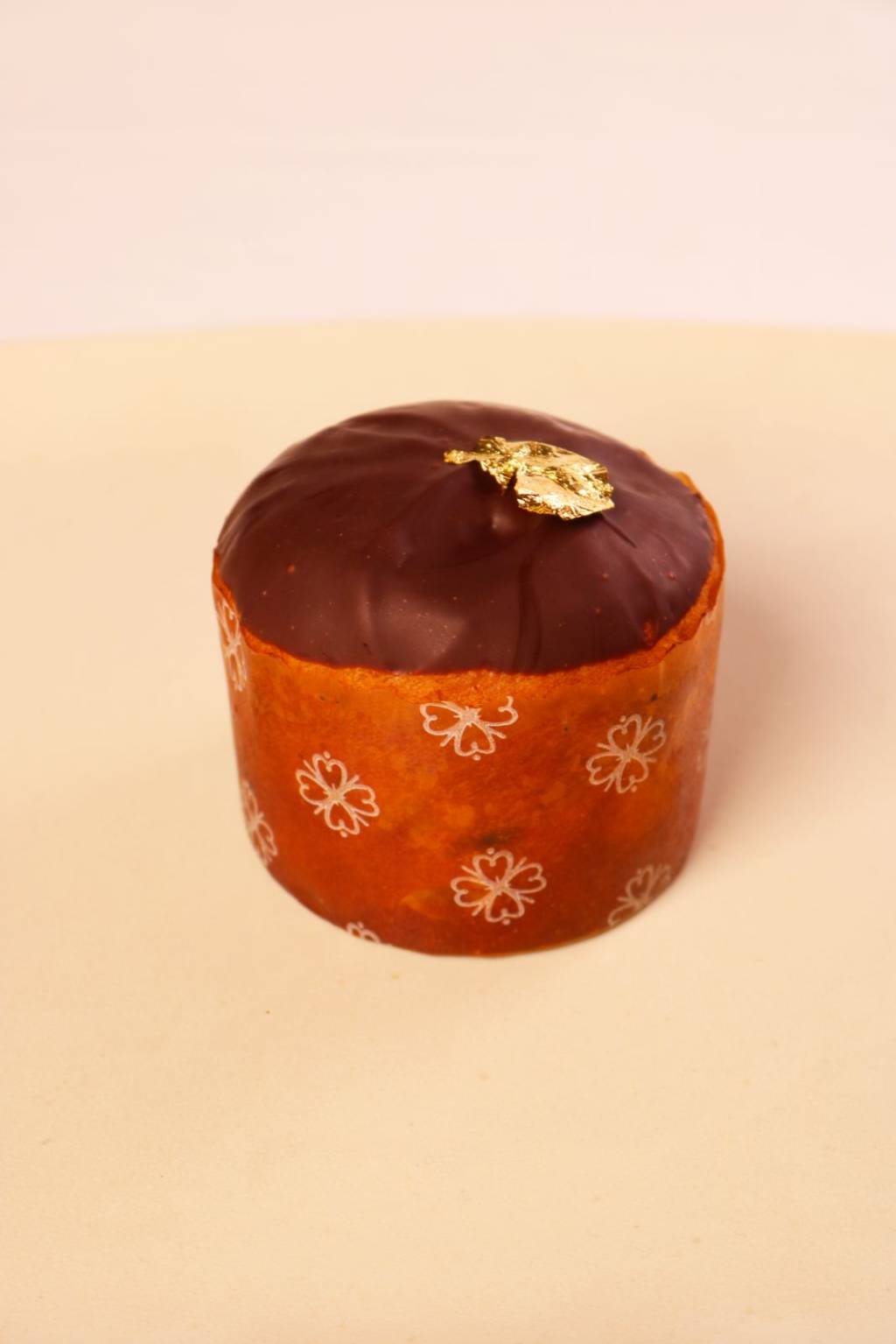 Hanami: panetone de frutas com ganache de yuzu