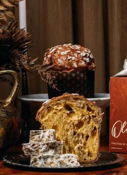 Oli Pane: panetone Lombardia com pedaços do torrone de amêndoas e mel silvestre da Hagi Torroneria Oli Pane: panetone Lombardia com pedaços do torrone de amêndoas e mel silvestre da Hagi Torroneria