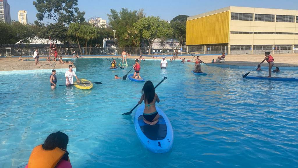 Projeto terá aulas de stand-up paddle gratuitas na zona leste de SP