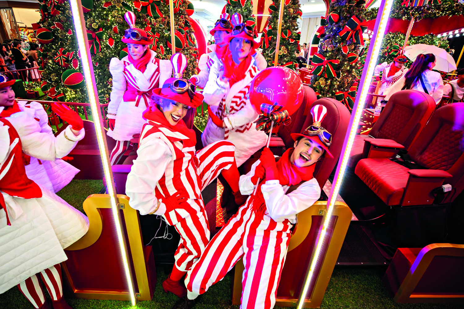 Shopping Eldorado: decora&ccedil;&atilde;o com bal&otilde;es e tren&oacute; com &oacute;culos de realidade virtual