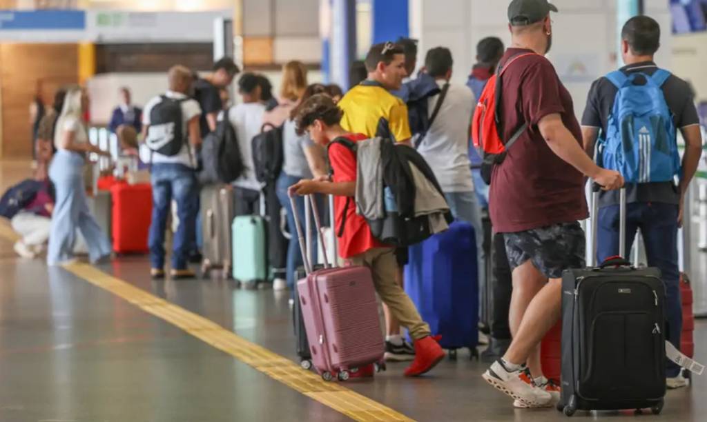 Pilotos e comissários podem entrar em greve a partir de 1º de janeiro