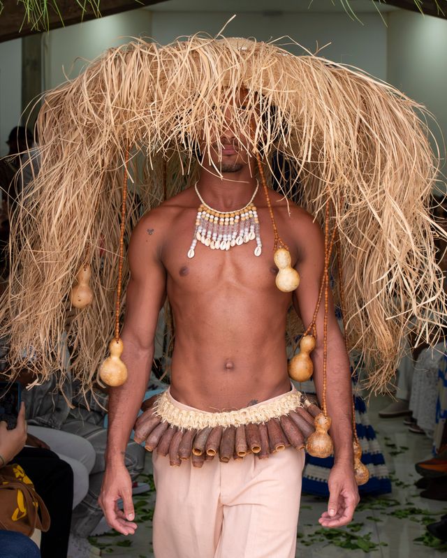 Designer quilombola Dih Morais lança coleção inspirada em ancestralidade