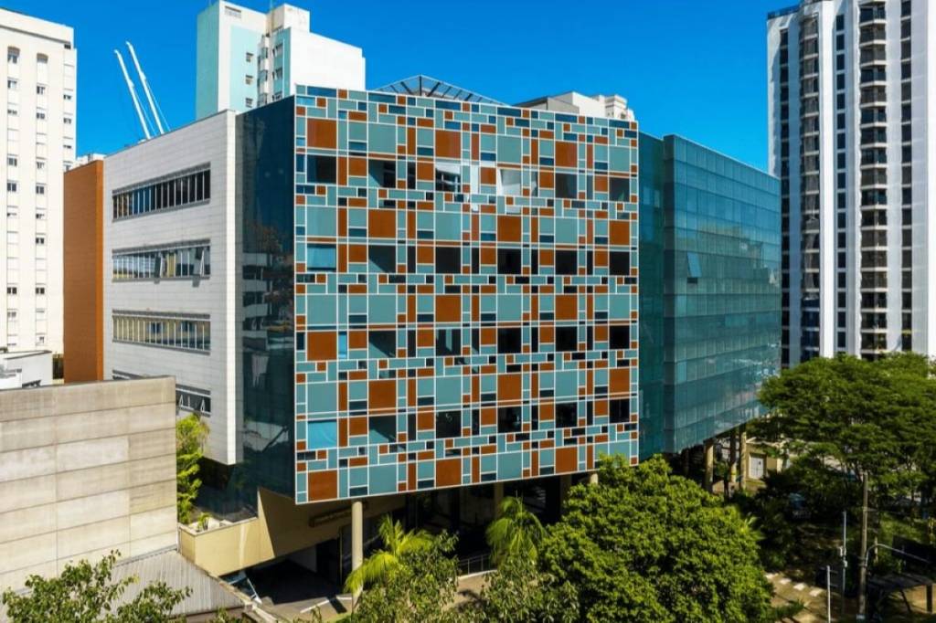 Incêndio atinge unidade do Einstein em Perdizes e pacientes são retirados