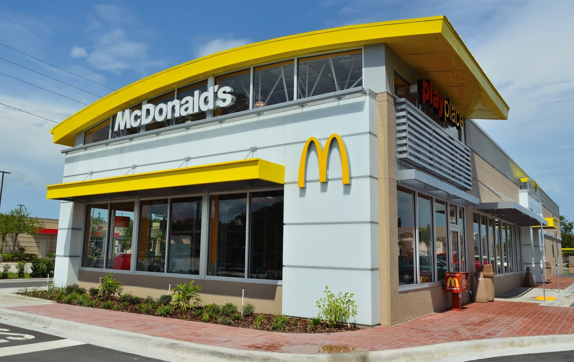 VÍDEO: troca de socos entre funcionários e clientes do Mc Donald’s viraliza