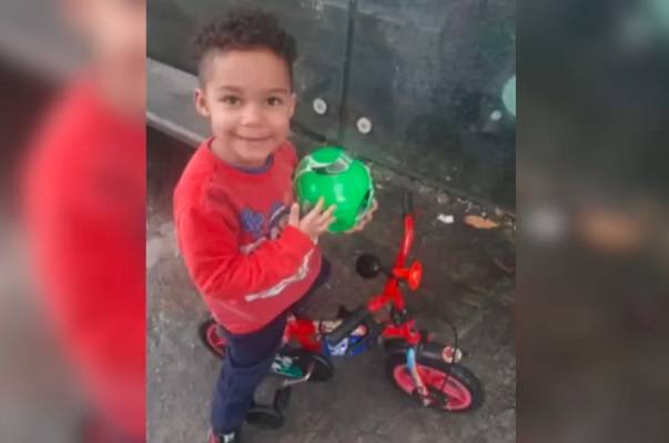 Polícia investiga morte de menino de 4 anos em piscina do Clube Pelezão