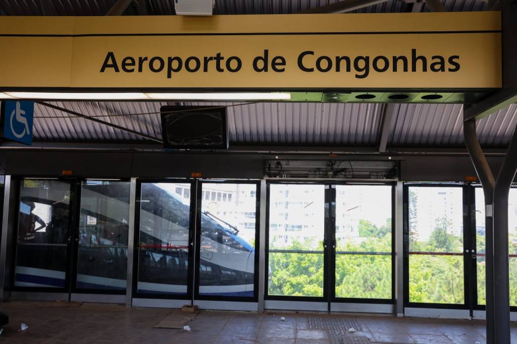 Estação Aeroporto de Congonhas recebe trem pela primeira vez