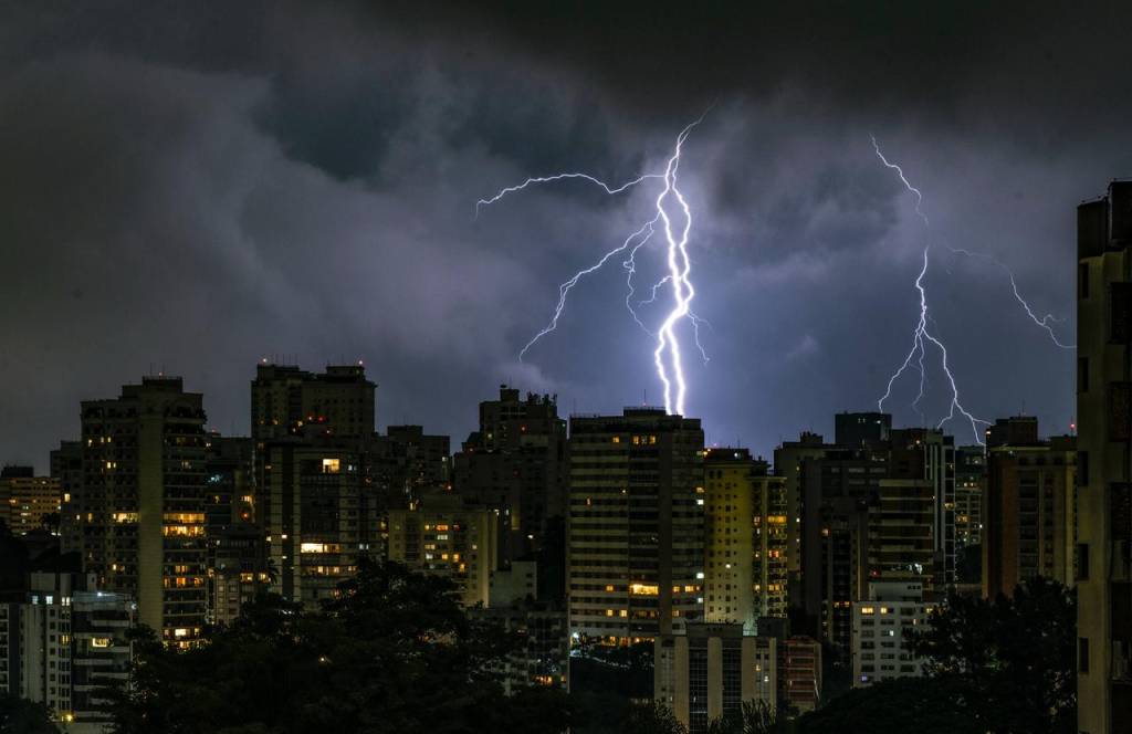 São Paulo registra a queda de mais de mil raios nesta terça (27)