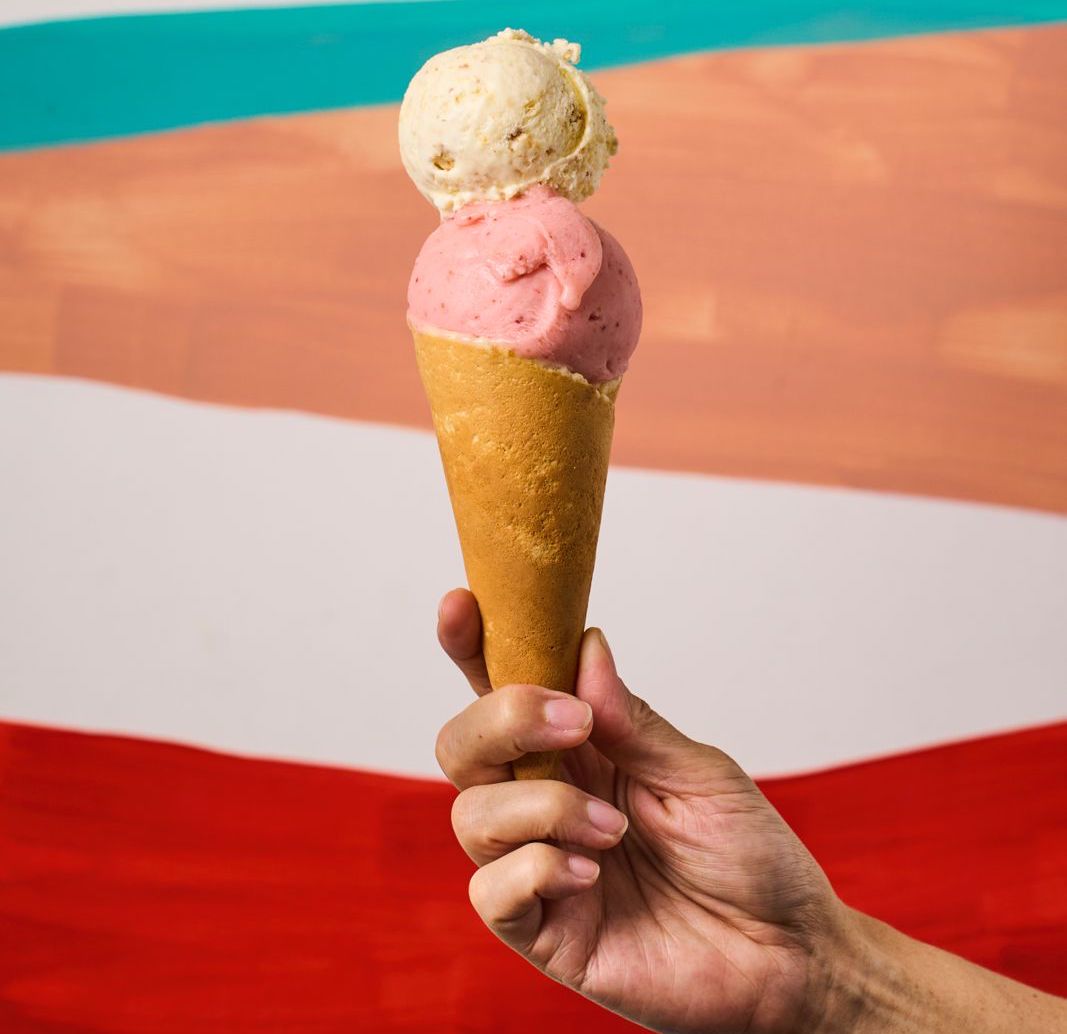 Frida & Mina: graviola com morango e bolo de coco gelado