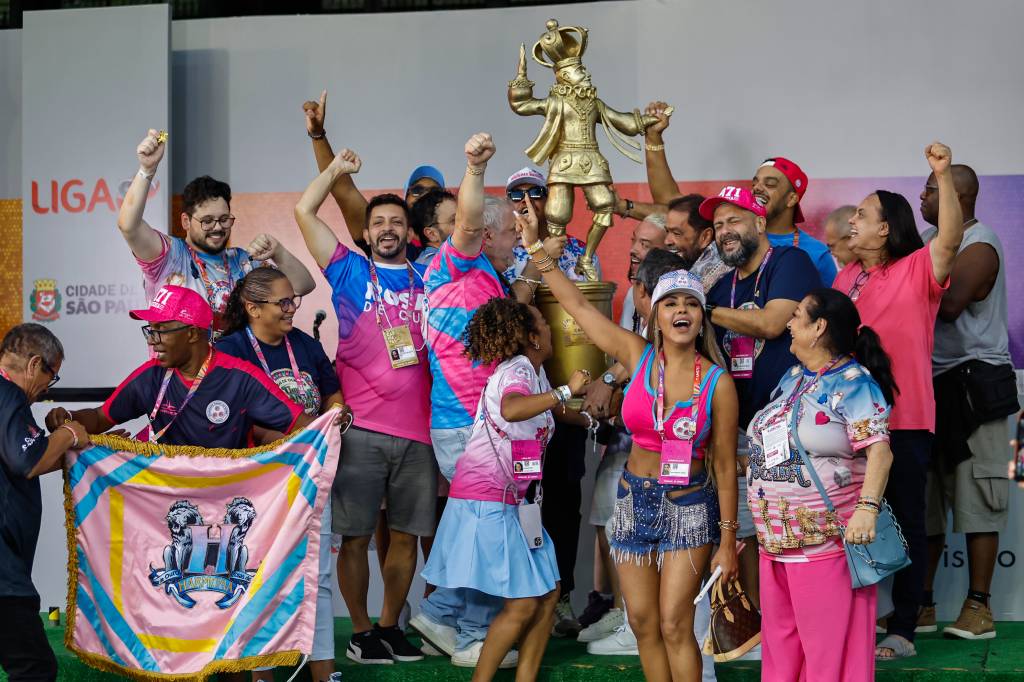 Rosas de Ouro: astrologia é o tema do enredo da campeã de 2025