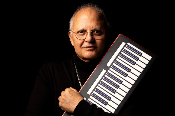 Guilherme Arantes celebra 50 anos de carreira com turnê e disco novo