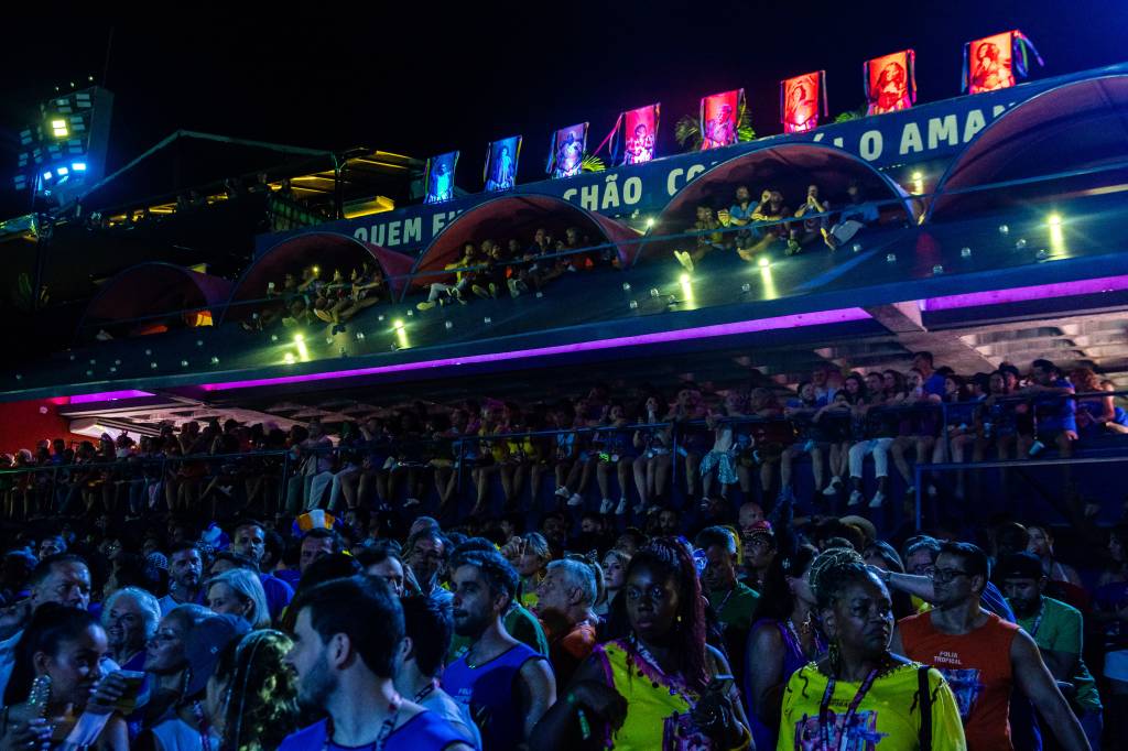 Desfile das escolas de samba campeãs cariocas: última chamada