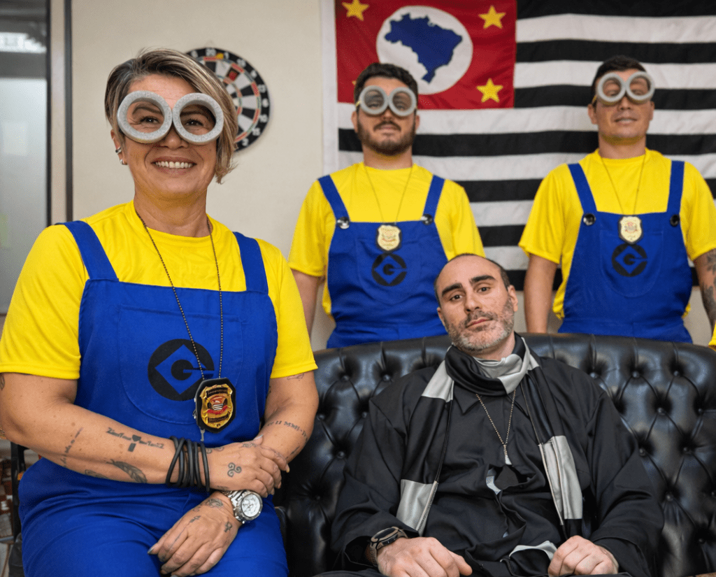 Disfarçados de Minions, policiais se infiltram em blocos e fazem prisões em SP
