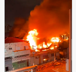 Incêndio atingiu fábrica no Brás