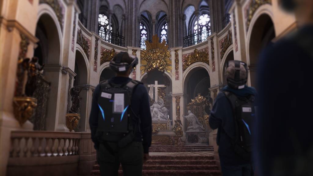 Exposição imersiva faz passeio pela história da Notre-Dame