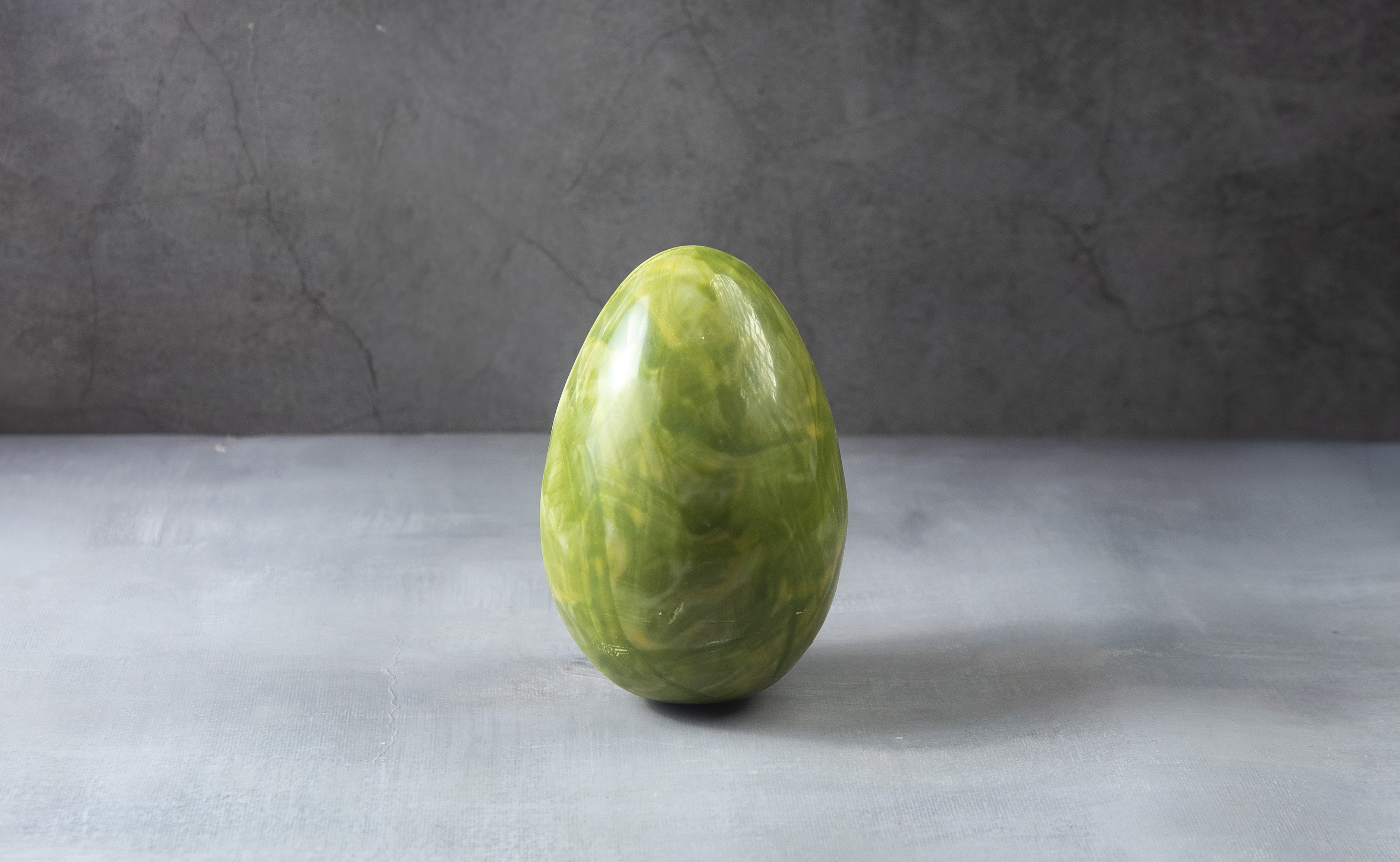 ovo com fundo cinza