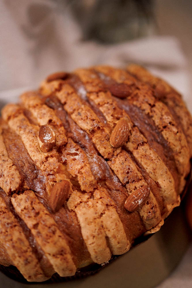 p&atilde;o com am&ecirc;ndoas em cima
