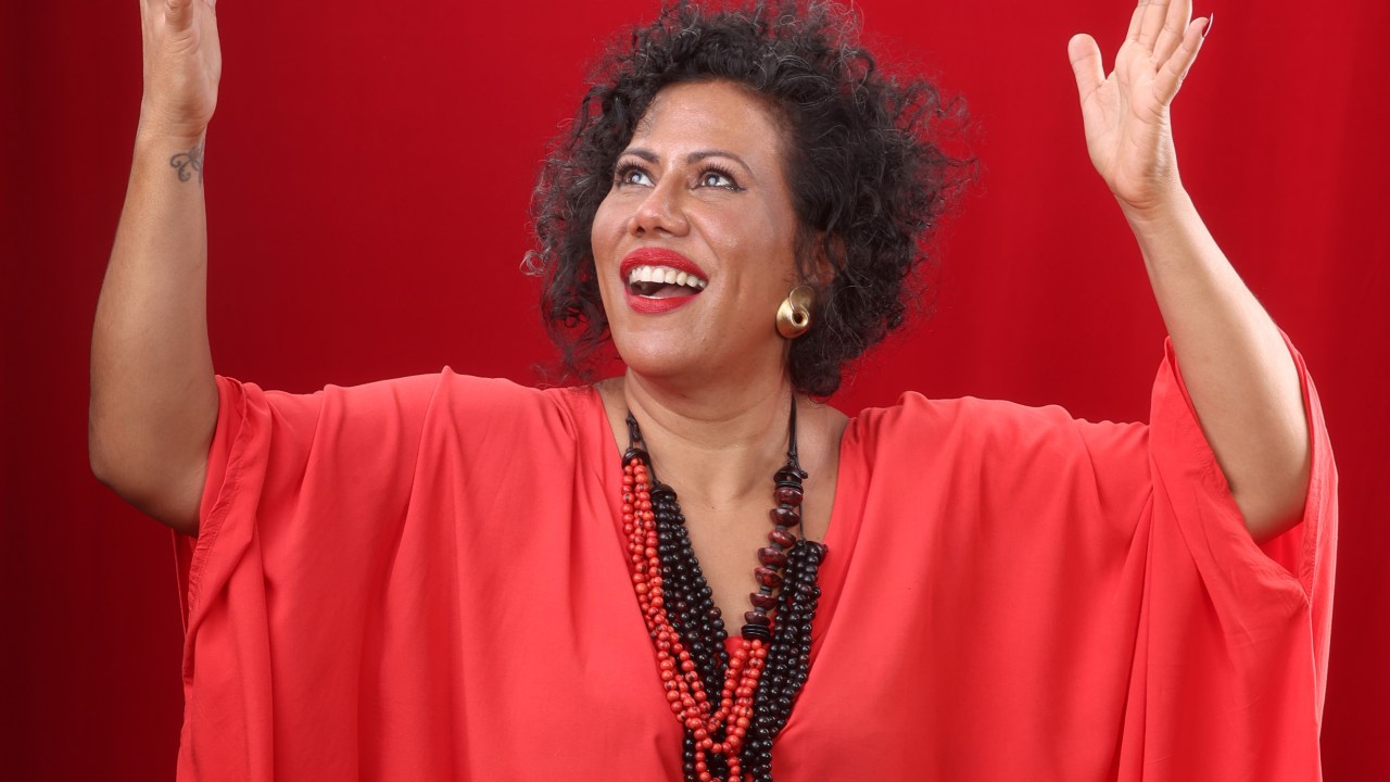 A cantora Indiana Nomma: show gratuito