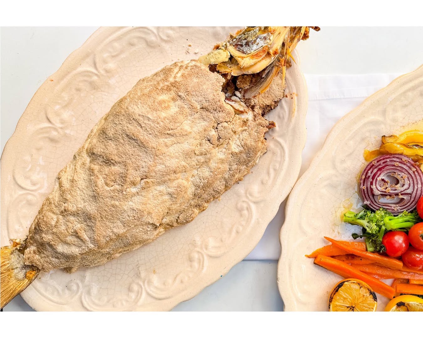 Robalo assado na crosta de sal do Marena Cucina