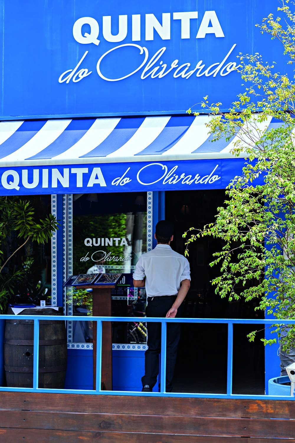 fachada azul do restaurante