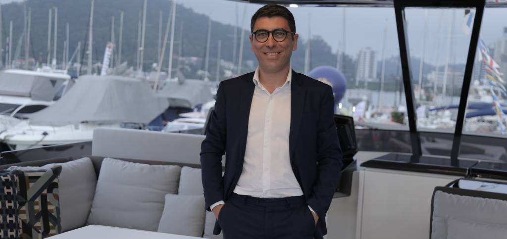 Conheça a Ferretti Yachts 940, o novo gigante de luxo fabricado no Brasil