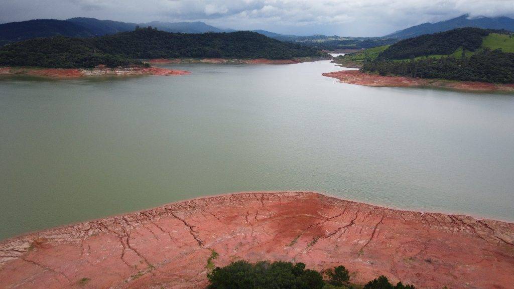 Cantareira em alerta: Agência de SP mantém redução de pressão noturna para preservar reserva