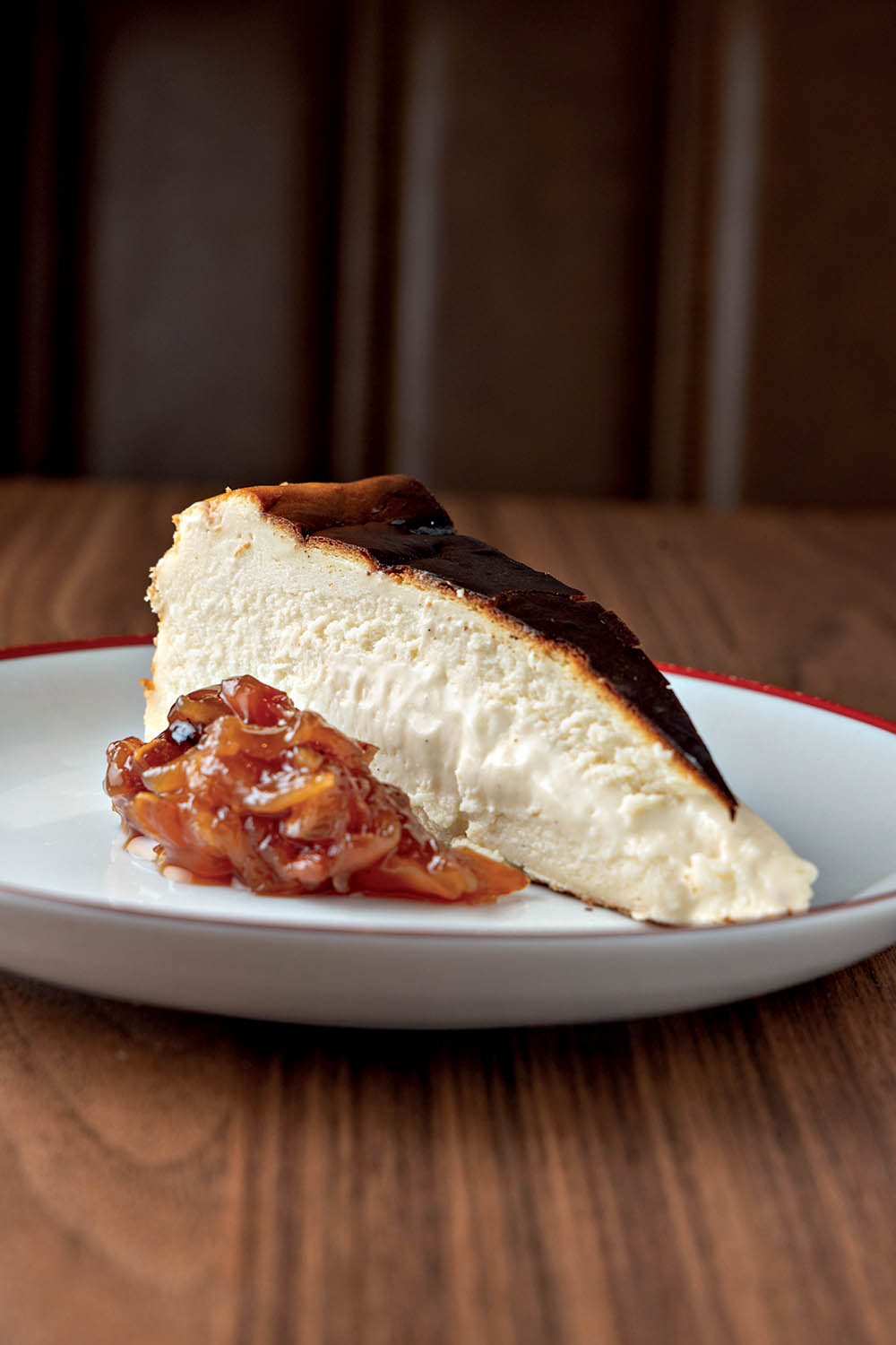 No Basq, a tarte de queso leva catupiry e acompanha compota de fruta