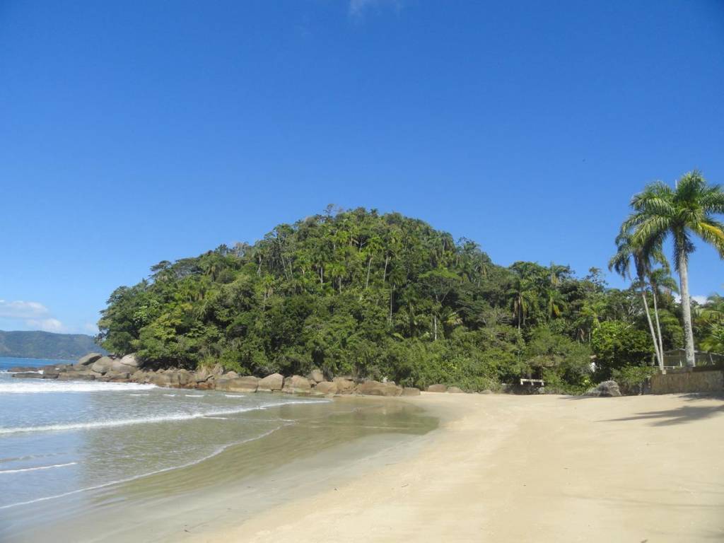 Saiba quais praias estão impróprias para banho no feriado de Tiradentes