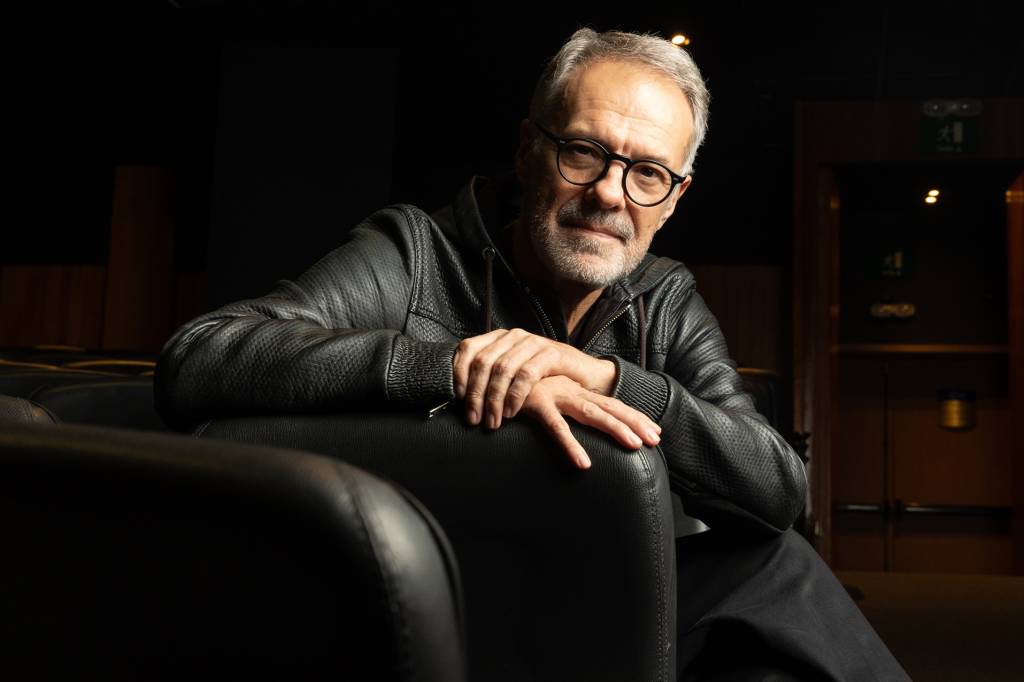 Fora da Globo, Ricardo Waddington volta ao teatro falando de saúde mental dos jovens