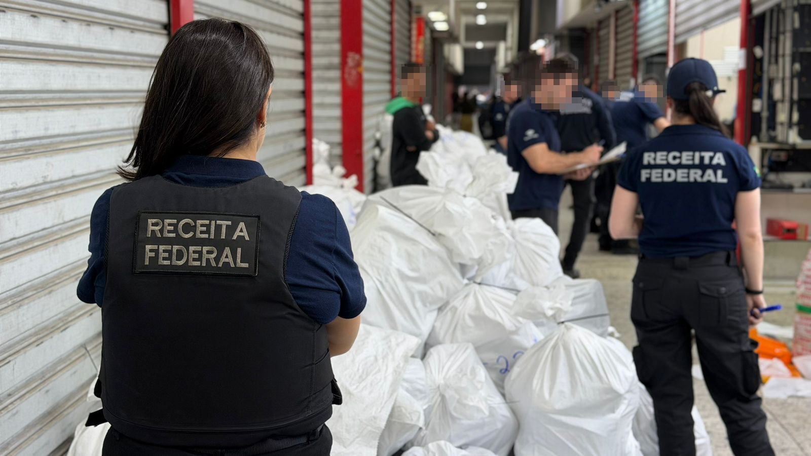 Megaoperação da Receita Federal fecha dois shoppings no Brás