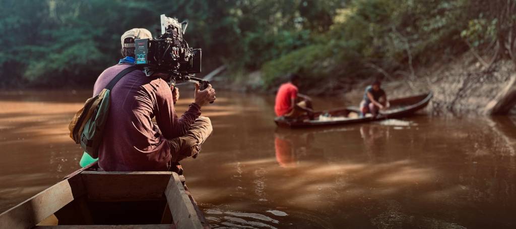 Marca de tênis ‘ecológico’ exibe bastidores da produção no Theatro São Pedro