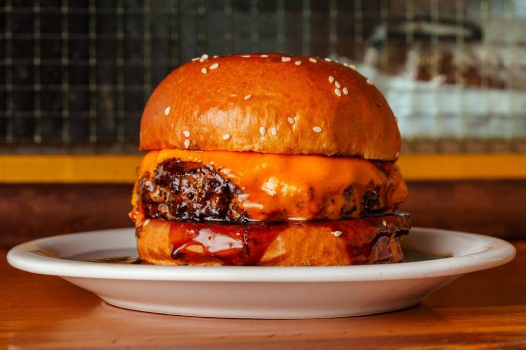 A premiada Holy Burger é convidada do Belgrade Burger Festival