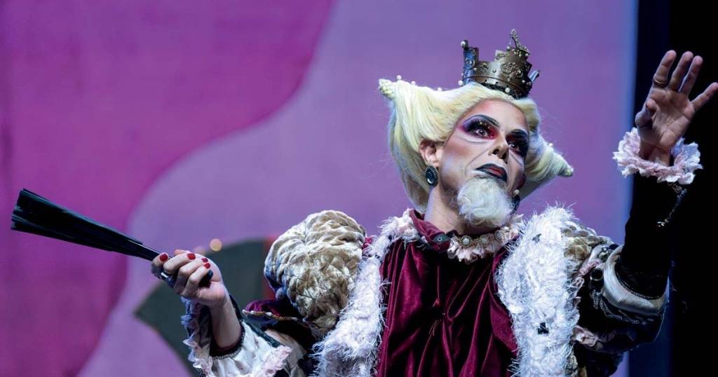 Shakespeare encontra a arte drag em montagem aclamada de Rei Lear