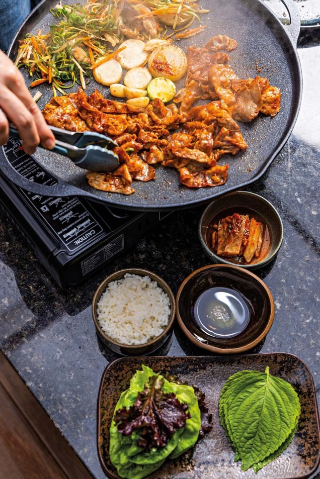 Moktcha: samgyeopsal, a barriga de porco na chapa com legumes