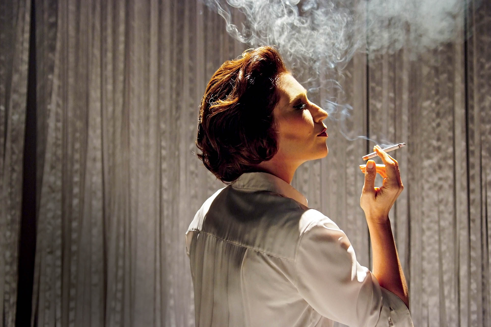 Beth Goulart encarna a escritora em Simplesmente Eu, Clarice Lispector: estreia no Teatro Moise Safra